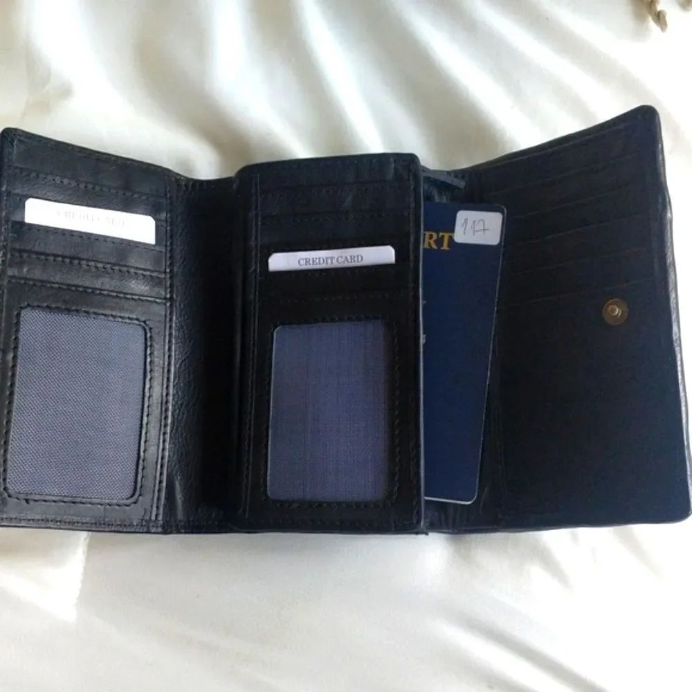 Gorgeous Black Woven Leather Wallet - Picture 2 of 16